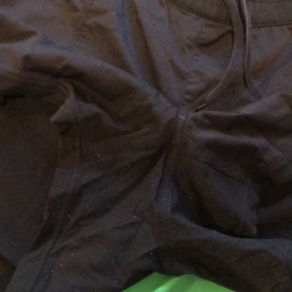 The North Face shorts size xl . - Picture 2 of 3